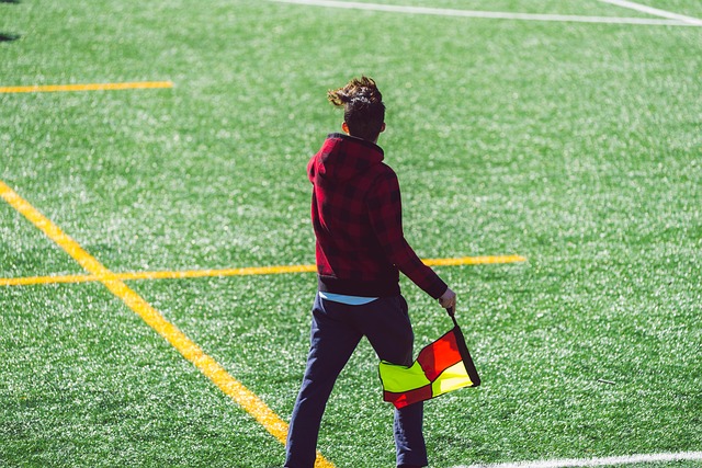 20／21賽季歐冠1／8決賽巴塞羅那1-4巴黎聖日耳曼 梅西點射姆巴佩帽子戲法.